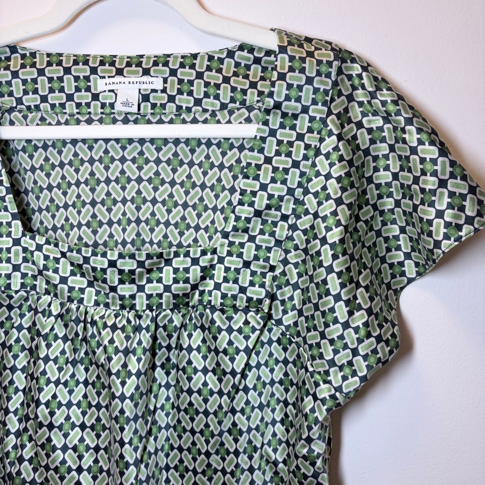 Banana Republic Silk Blouse Green Geometric Square Neck Short Sleeve Top Large